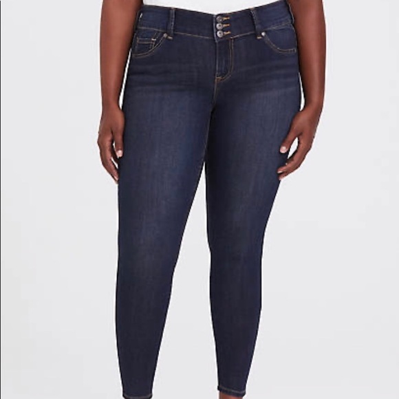 Torrid 22R Trendy Super Stretch Dark Wash Skinny J - Picture 1 of 8